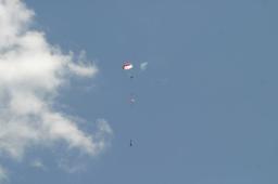 095-Parachutes.jpg